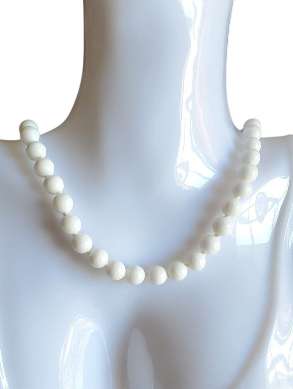 Vtg. 1950s Milk Glass Beads Necklace